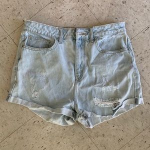 MID WAIST LIGHT WASH DENIM SHORTS